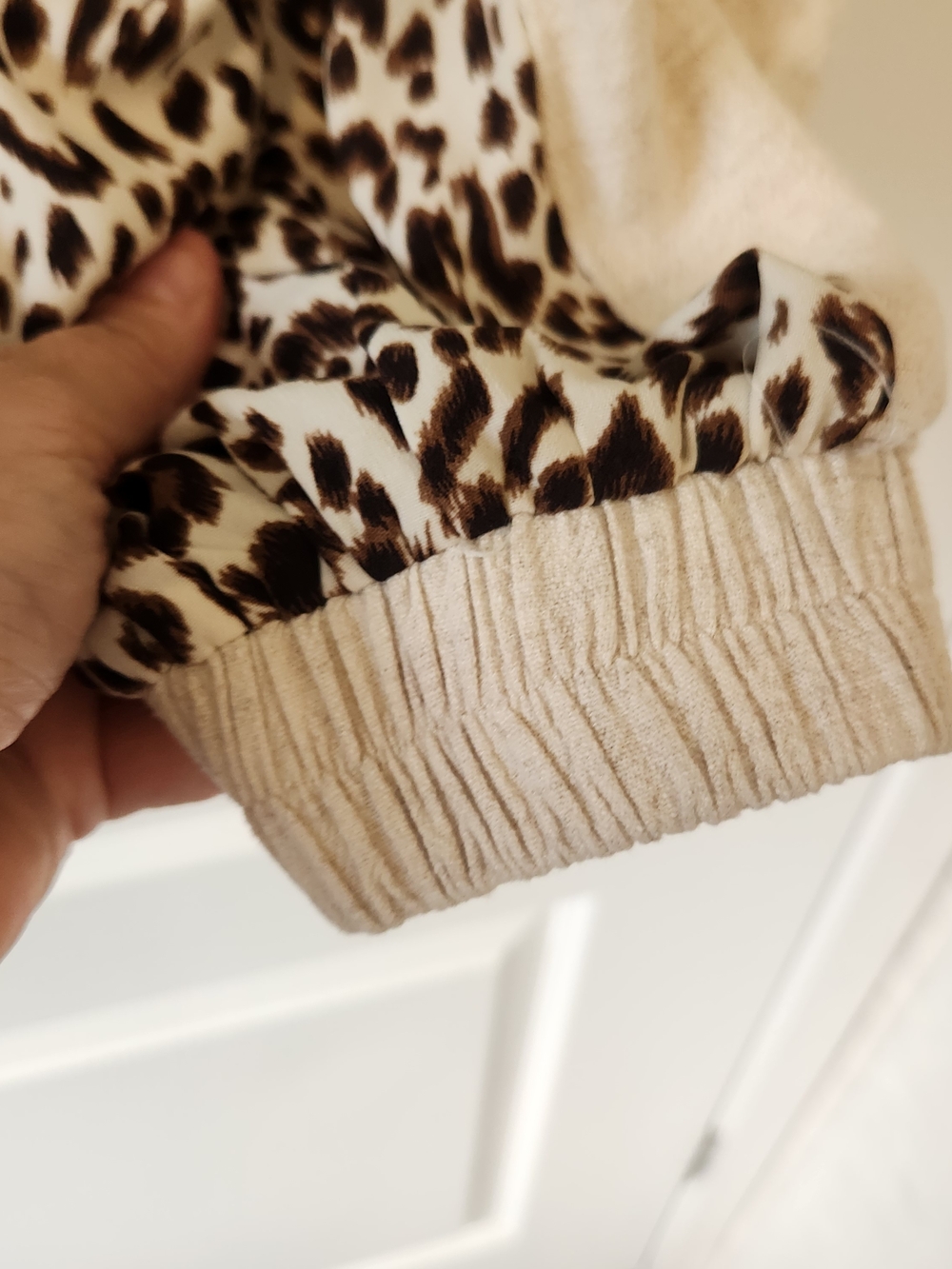 Umgee Leopard Print Drawstring Joggers in Beige and Black L Euc - Picture 2 of 4